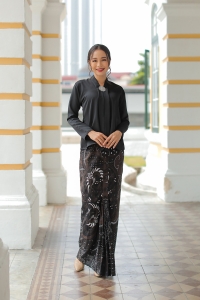 Classic Kebaya Batik in Black